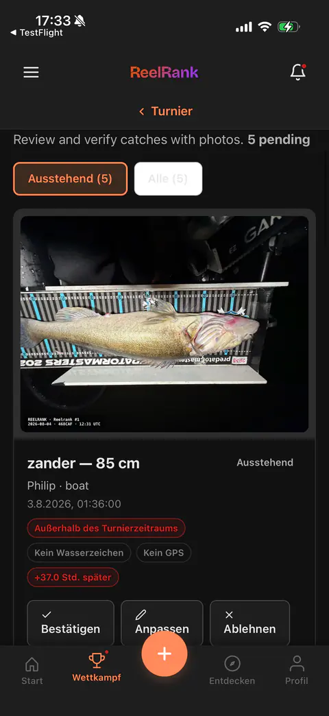 Foto-Prüfung des Veranstalters mit auffälligen Fängen ganz oben.